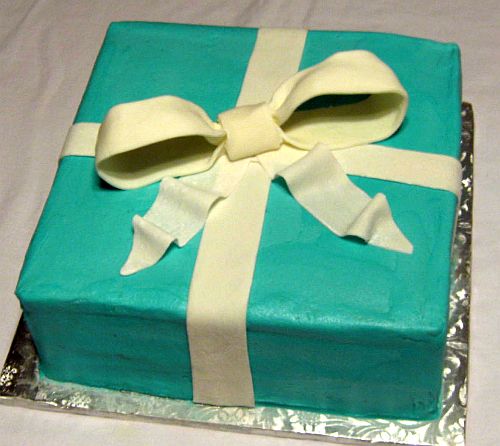 Tiffany Co Box Cake with Bow On Saturday we made an almond flavored 
