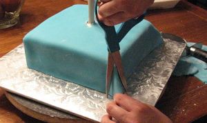 Dr. Seuss Cake Step By Step Instructions *Step 3*