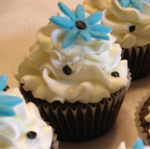 Blue Daisy Cupcakes black and white
